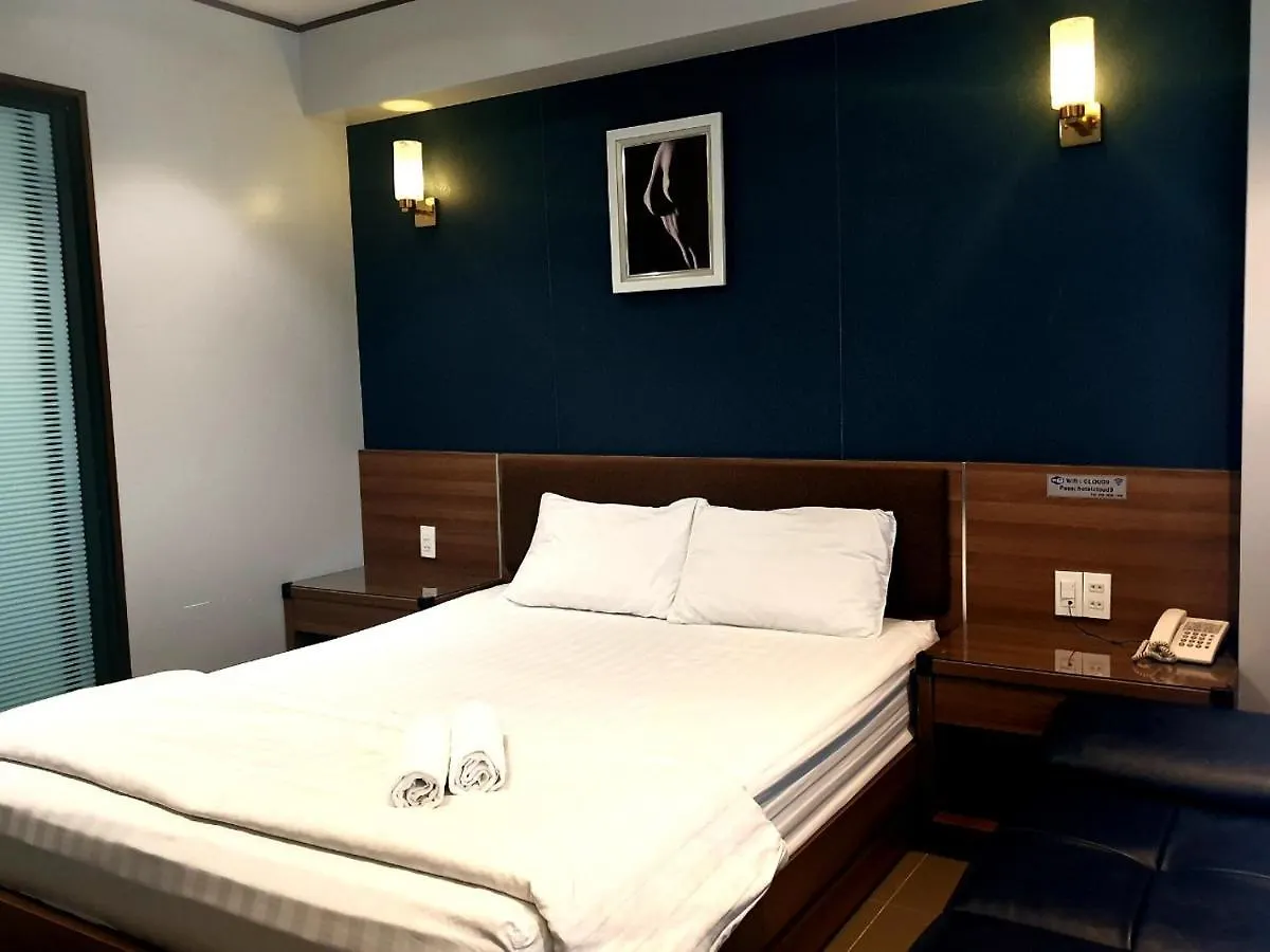 ***  Reddoorz Premium Cloud 9 An Nhon Hotel Ho Chi Minh City Vietnam